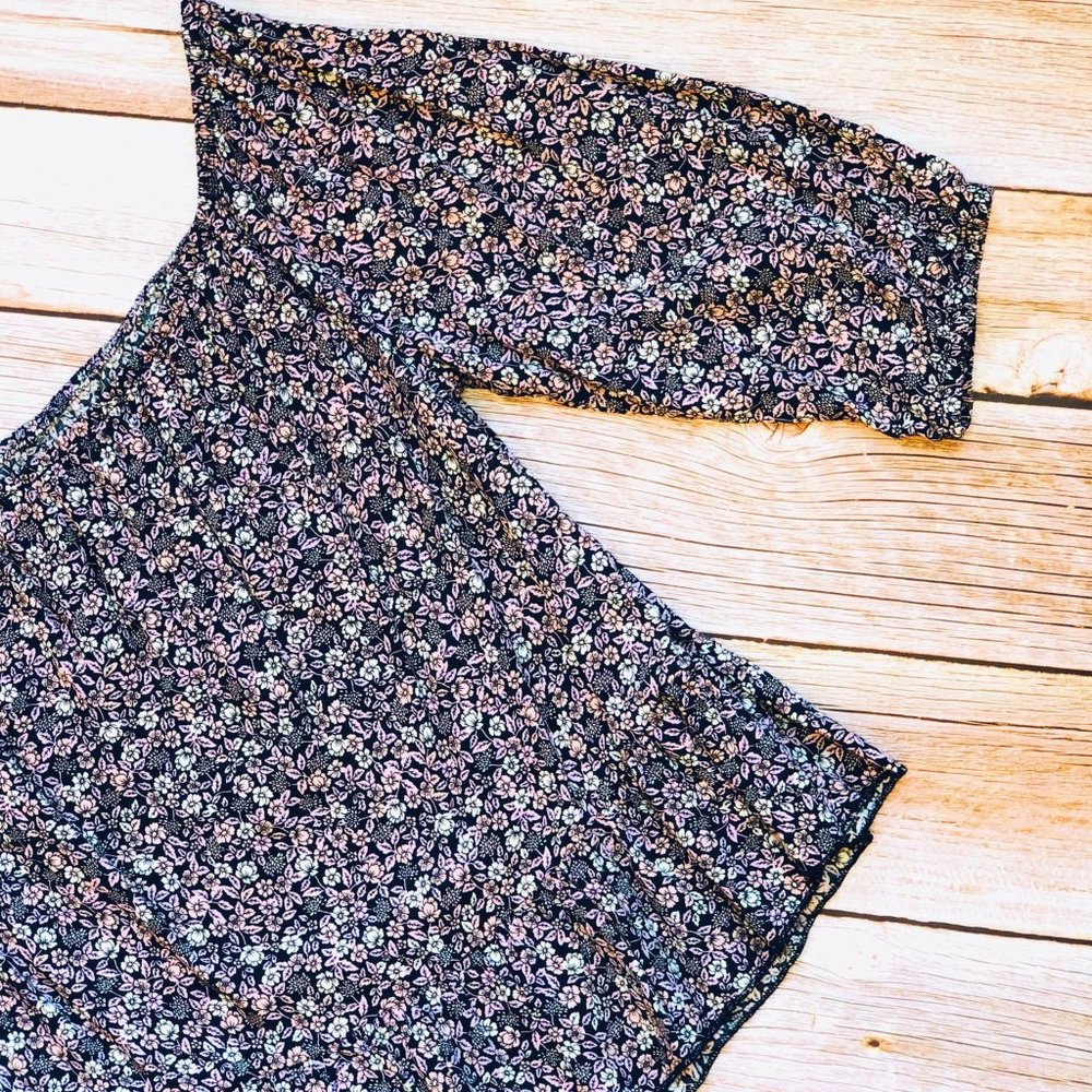💖3/$17💖 GARAGE Off the shoulder floral top